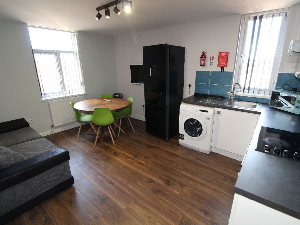 4 bed flat to rent in Hawkins Street, Flat, Preston, Lancashire PR1, £477 pppm