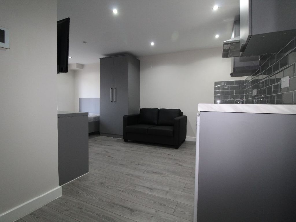 Studio to rent in Market Street West Flat, Preston, Lancashire PR1, £646 pcm