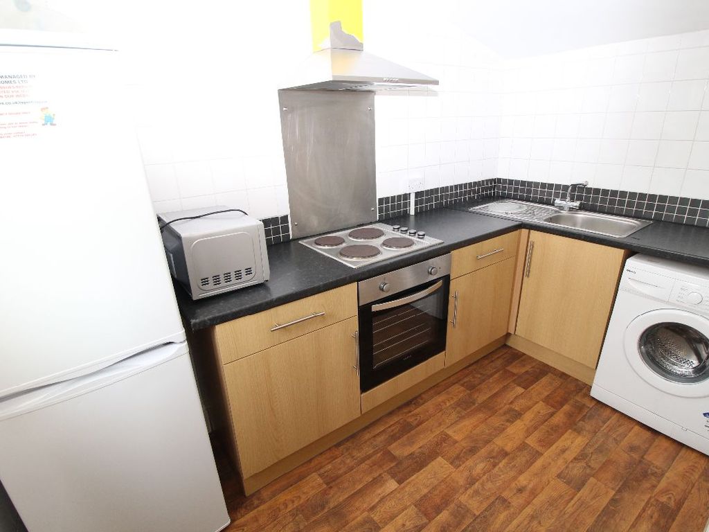 2 bed flat to rent in Plungington Road, Preston, Lancashire PR1, £775 pcm