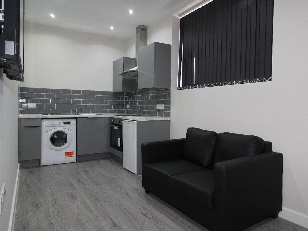 2 bed flat to rent in Market Street West Flat, Preston, Lancashire PR1, £485 pppm