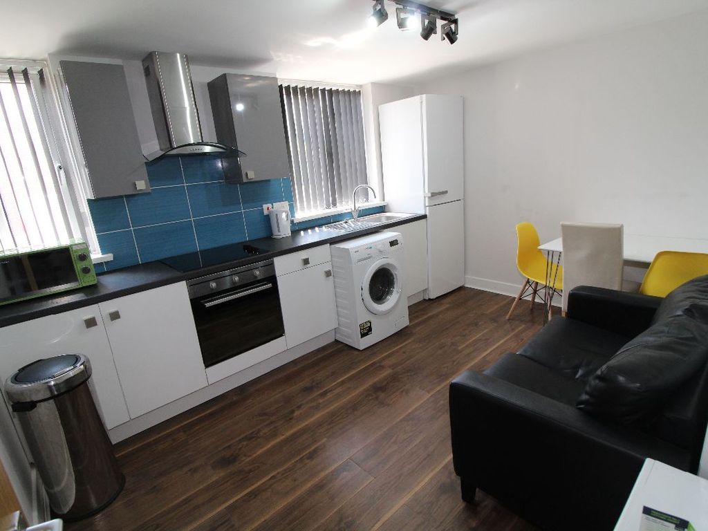 3 bed flat to rent in Hawkins Street, Flat, Preston, Lancashire PR1, £455 pppm