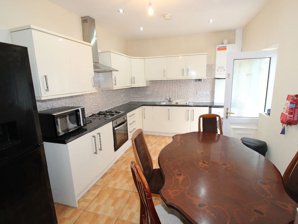 5 bed detached house to rent in Watling Street Road, Preston, Lancashire PR2, £455 pppm