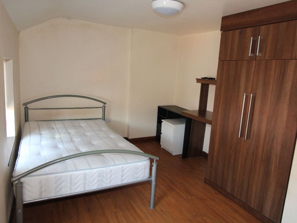 2 bed flat to rent in Friargate, Preston, Lancashire PR1, £464 pppm