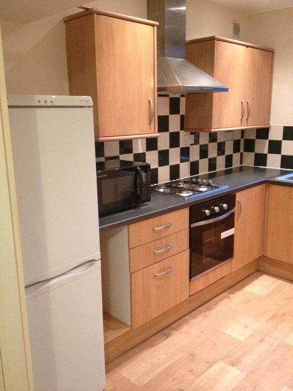 4 bed terraced house to rent in Trafford Street, Preston, Lancashire PR1, £412 pppm