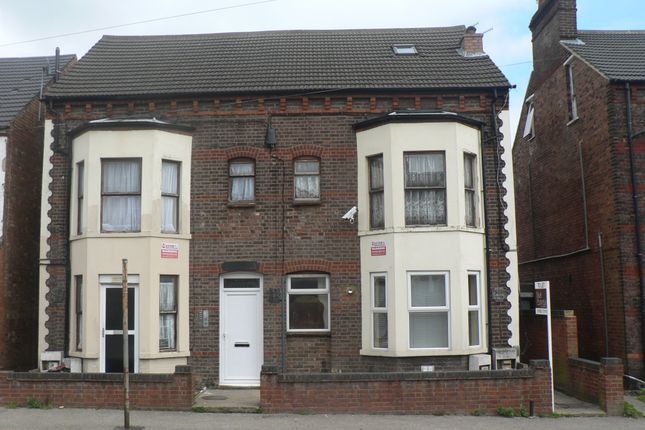 1 bed flat to rent in Old Bedford Road, Luton LU2, £700 pcm