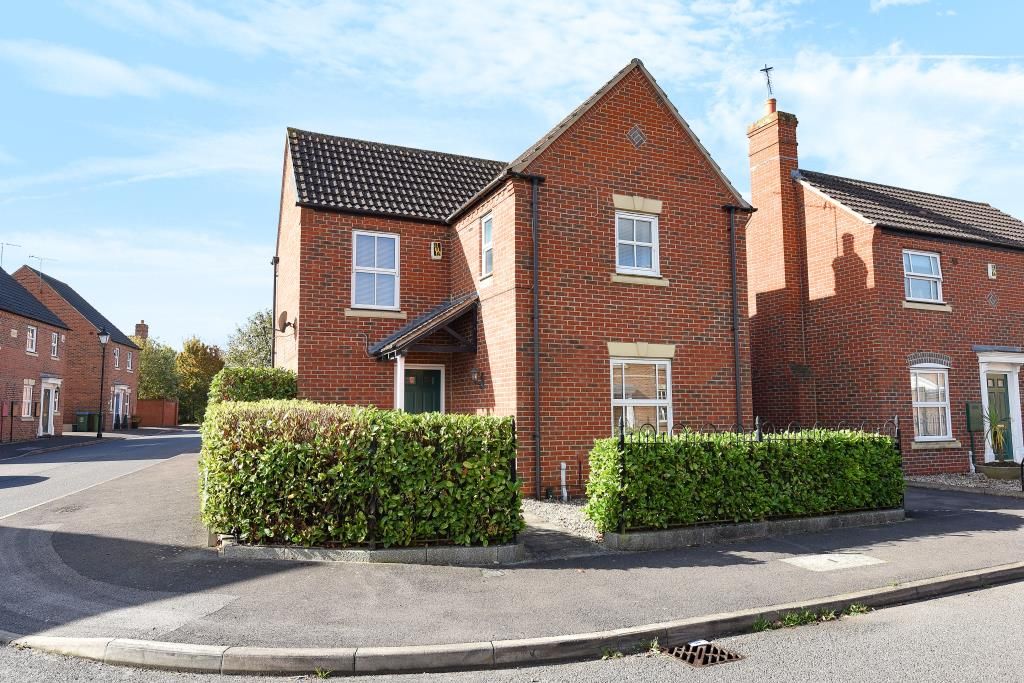3 bed detached house to rent in Great Meadow Way, Aylesbury HP19, £1,750 pcm