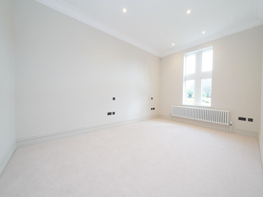 2 bed flat for sale in Old Milverton Lane, Leamington Spa, Warwickshire CV32, £575,000