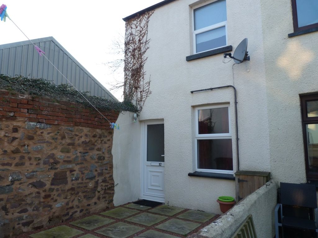3 bed semi-detached house to rent in Chapples Square, Barrington Street, Tiverton EX16, £750 pcm