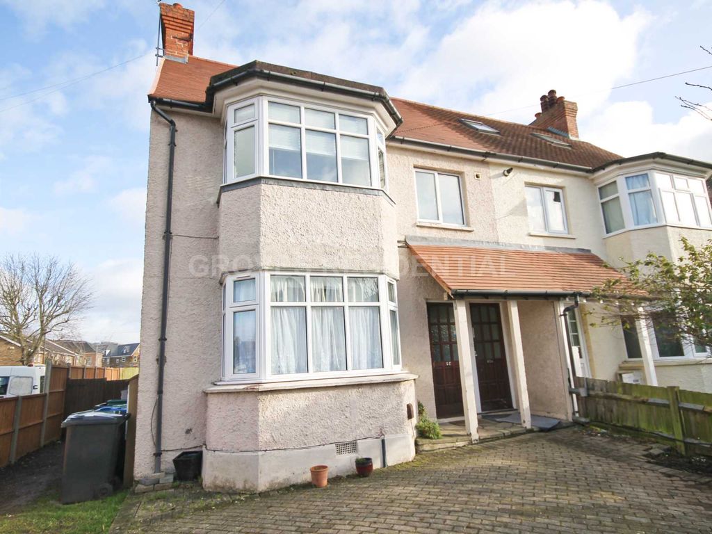 3 bed flat to rent in Westbury Road, New Malden KT3, £2,000 pcm