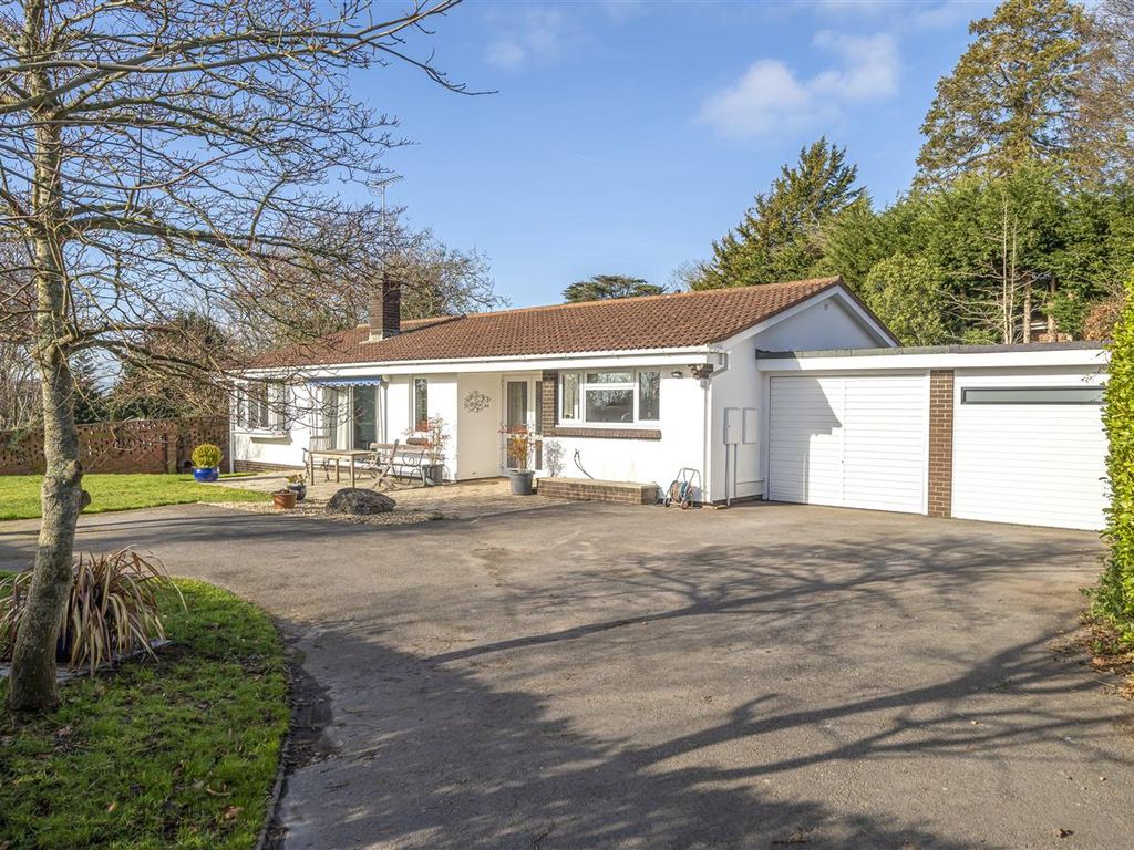 3 bed detached bungalow for sale in South View Orchard, Green Lane, Exton EX3, £795,000