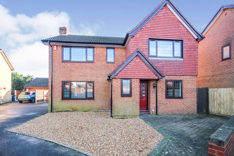 7 bed detached house to rent in Smithson Close, Poole BH12, £4,025 pcm