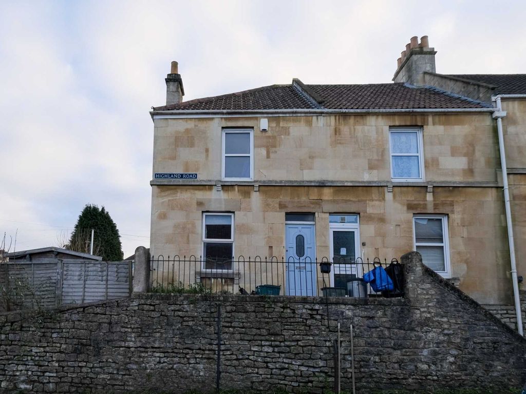 2 bed end terrace house to rent in Highland Road, Bath BA2, £1,400 pcm