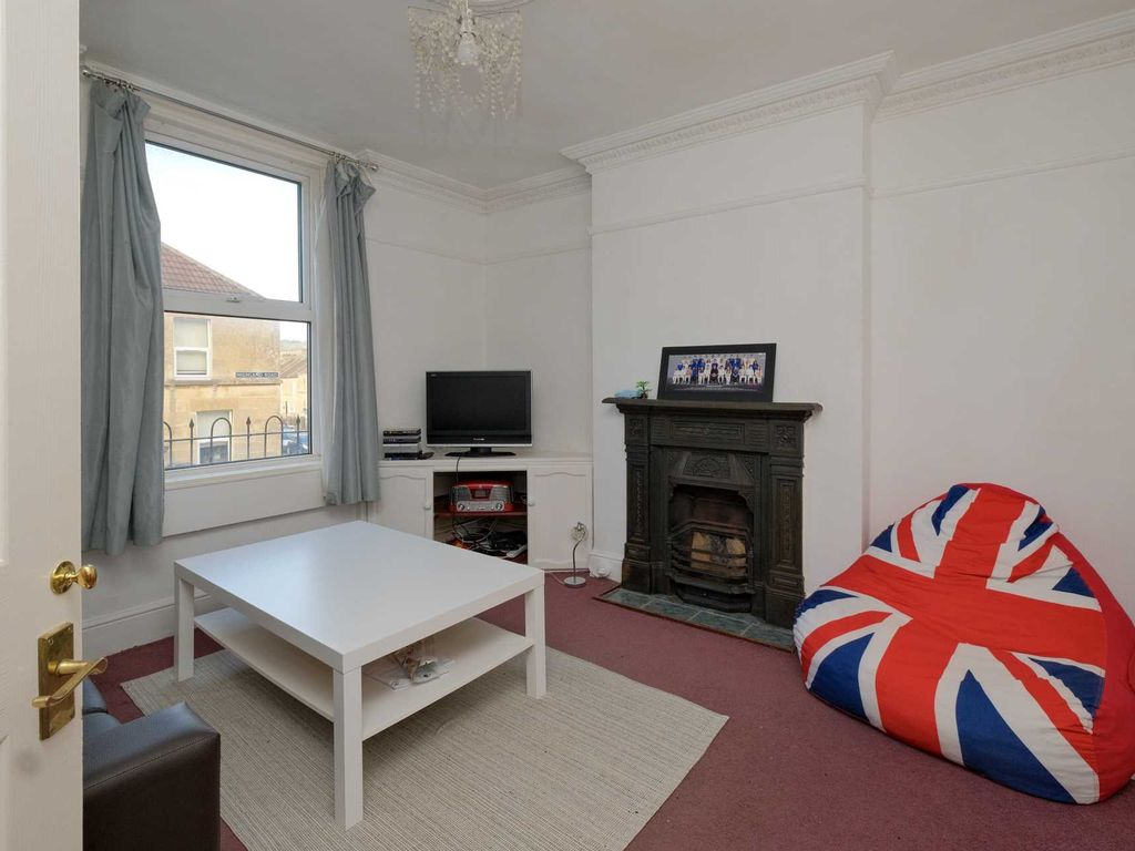 2 bed end terrace house to rent in Highland Road, Bath BA2, £1,400 pcm