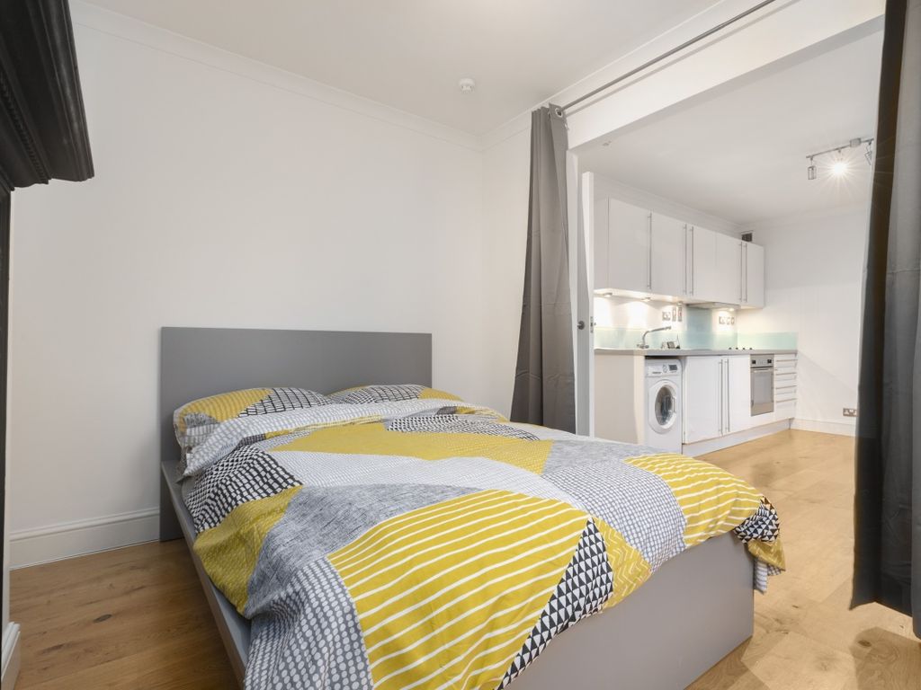 Studio to rent in Long Acre, London WC2E, £2,015 pcm
