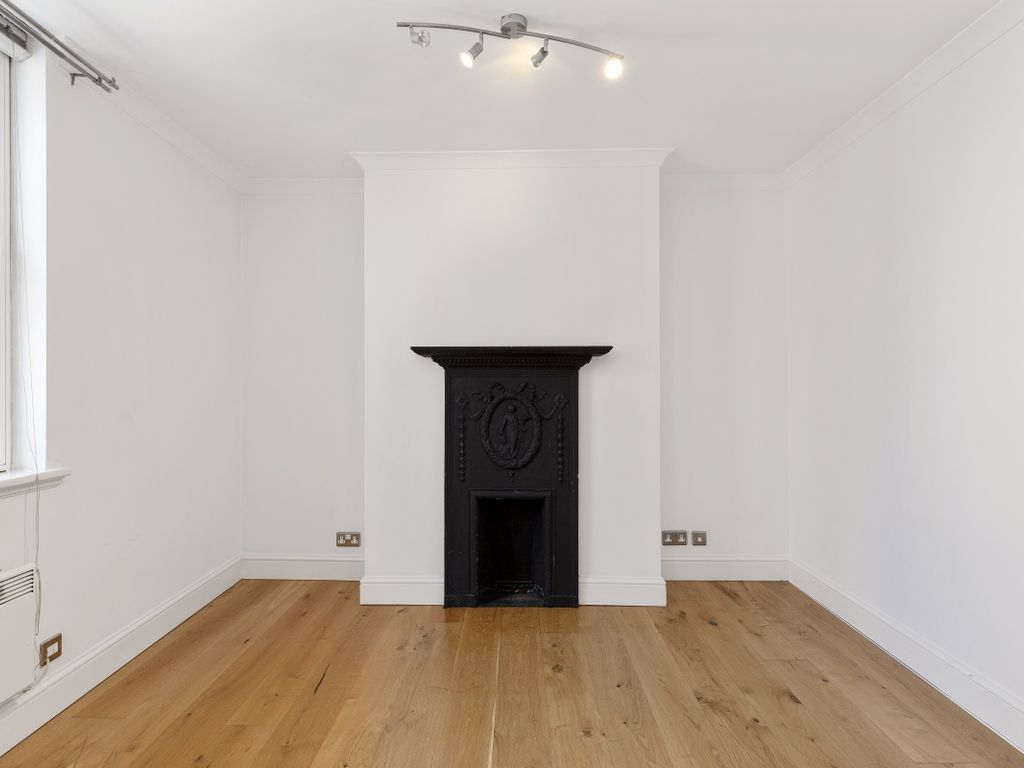 Studio to rent in Long Acre, London WC2E, £2,015 pcm