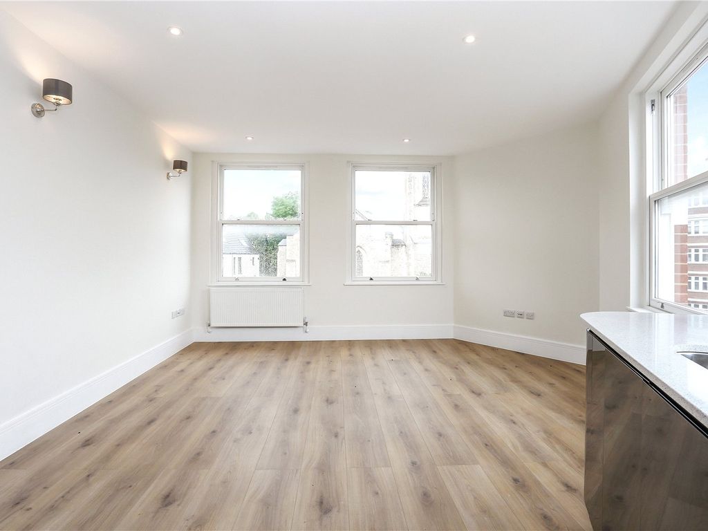 2 bed flat to rent in Finchley Road, Hampstead, London NW3, £2,817 pcm