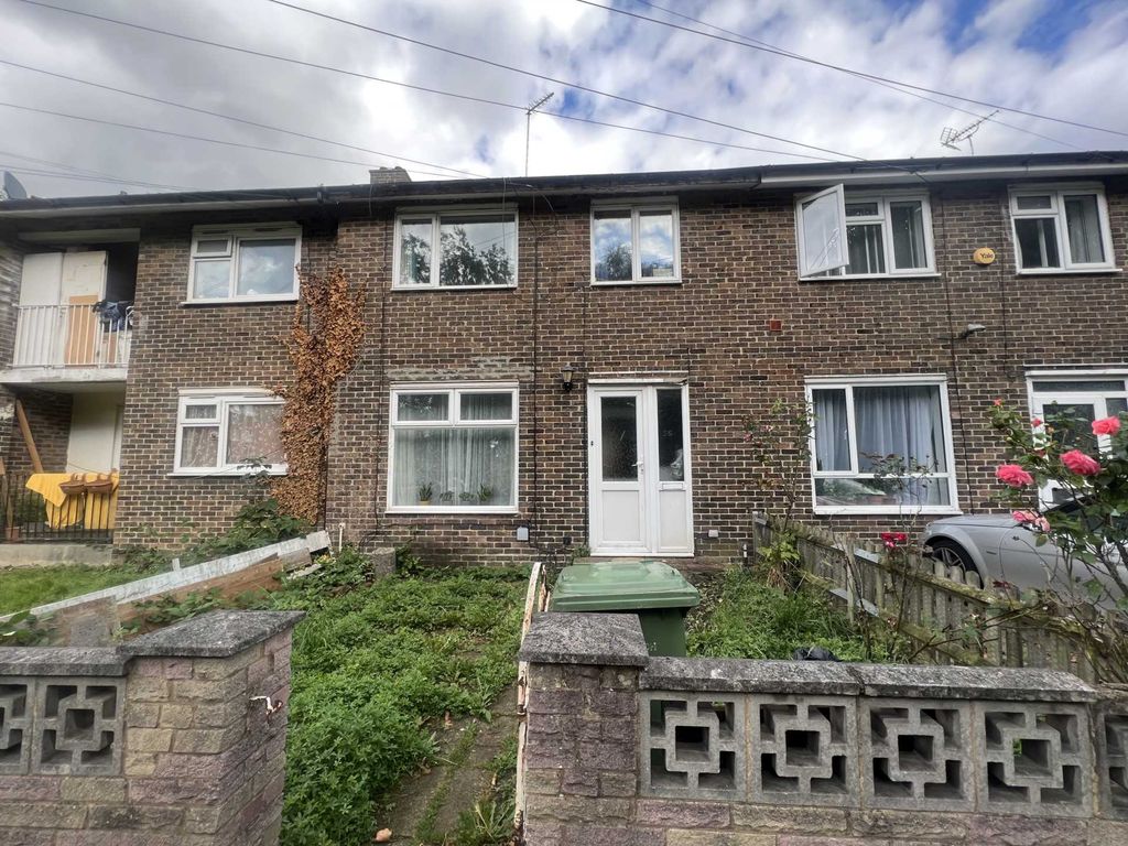3 bed property for sale in Bromholm Road, London SE2, £360,000