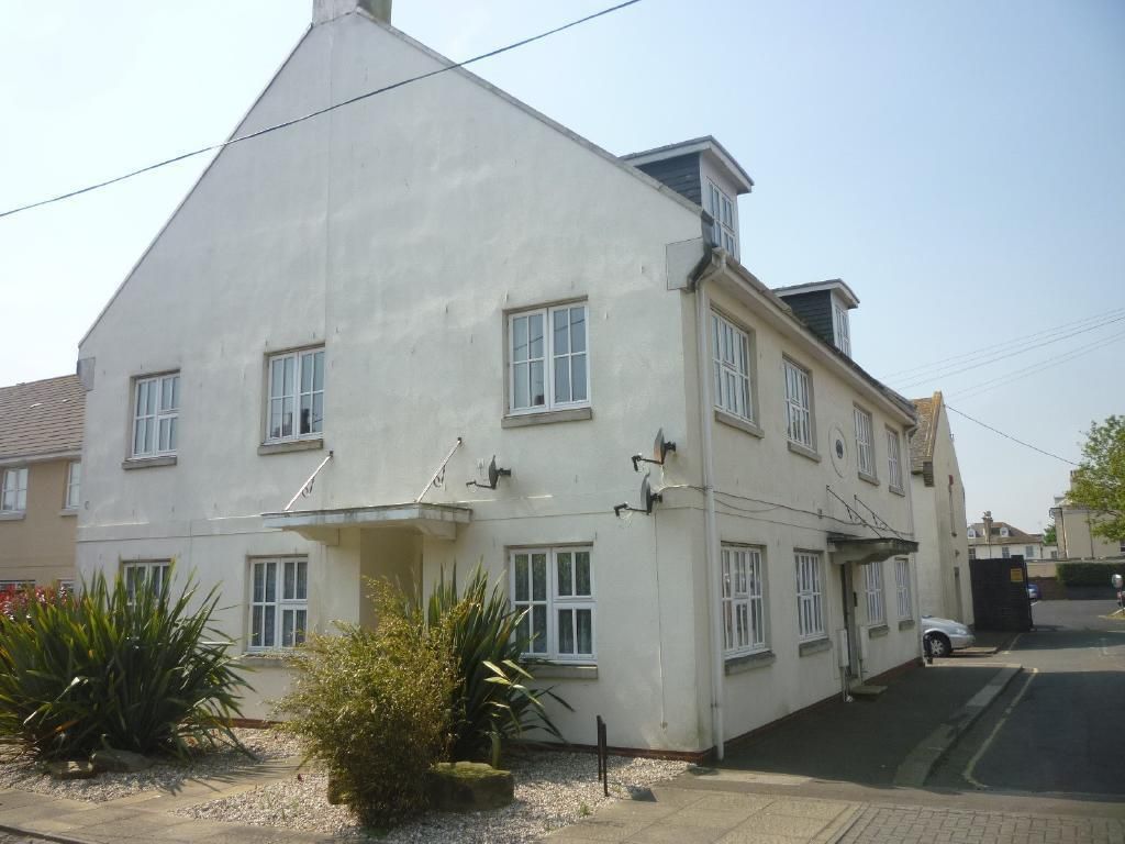 2 bed flat to rent in Cavendish Mews, Heene Place, Worthing BN11, £1,200 pcm