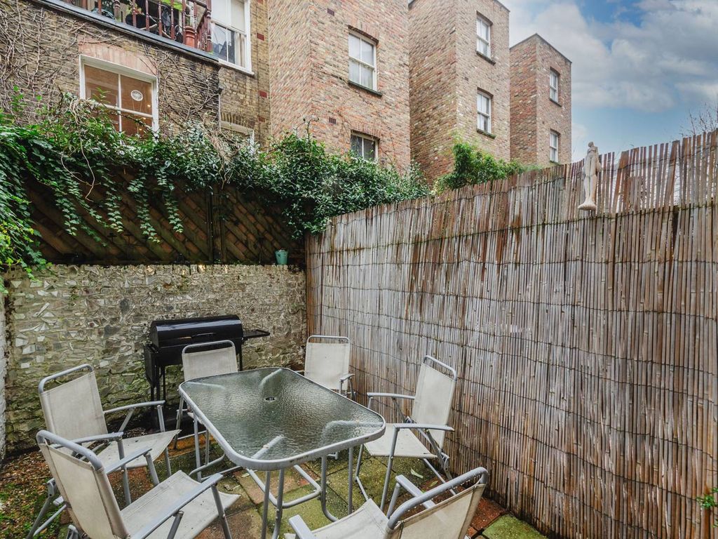 1 bed flat for sale in Alderney Street, Pimlico, London SW1V, £525,000