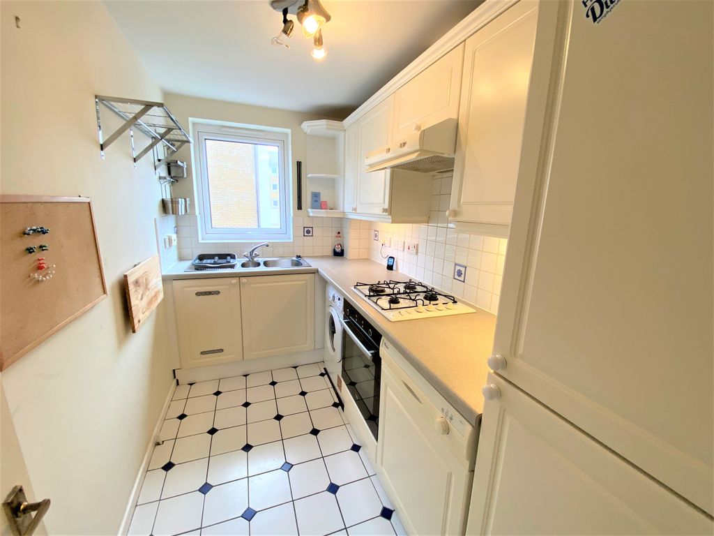 2 bed flat to rent in The Strand, Brighton Marina Village, Brighton BN2, £1,450 pcm