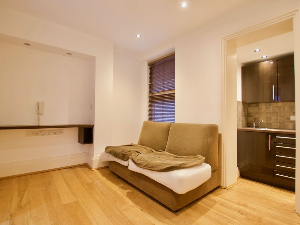 Studio to rent in Inglewood Mansions, 287 West End Lane, London NW6, £1,400 pcm