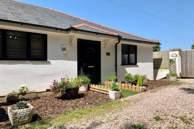 2 bed bungalow to rent in Foxhole Road, Paignton TQ3, £900 pcm