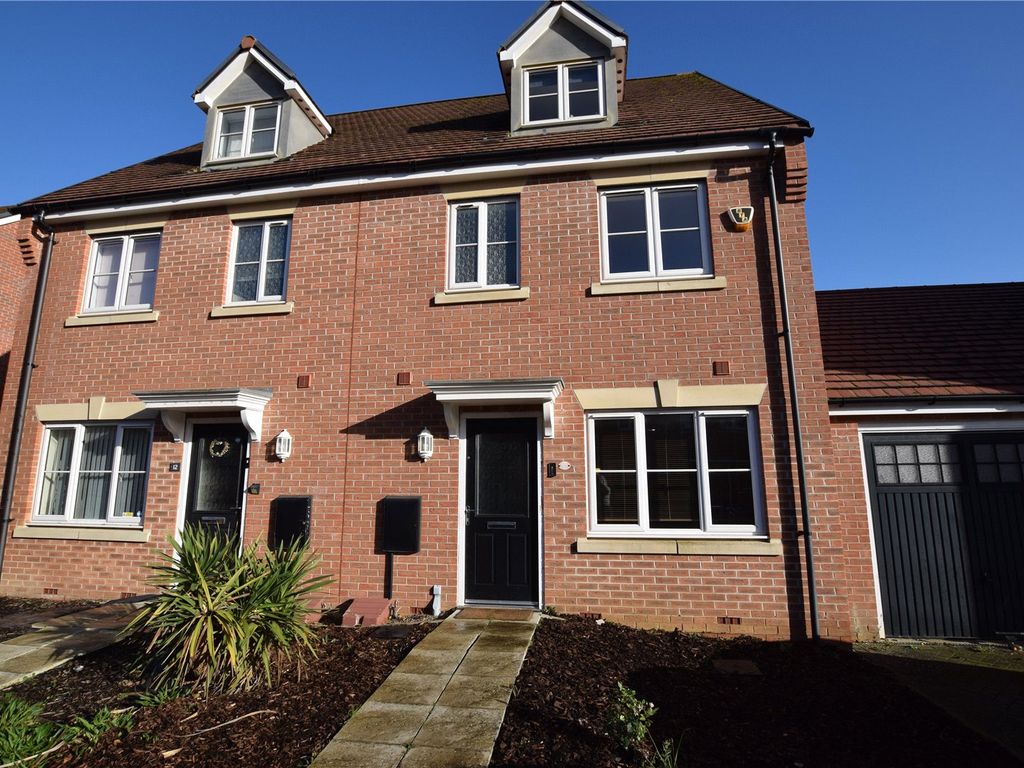 4 bed semi-detached house to rent in Oak Grove, Northampton NN3, £1,565 pcm