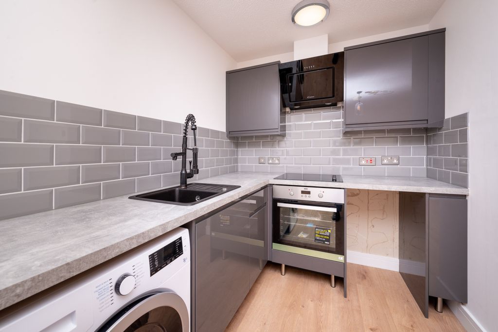 1 bed flat to rent in Church Street, St Georges TF2, £625 pcm