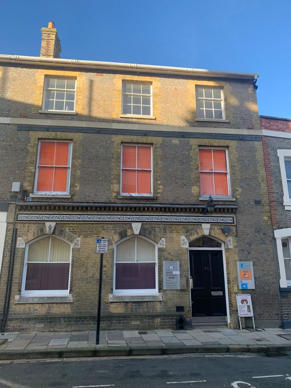 Office to let in Quay Street, Newport PO30, £7,500 pa