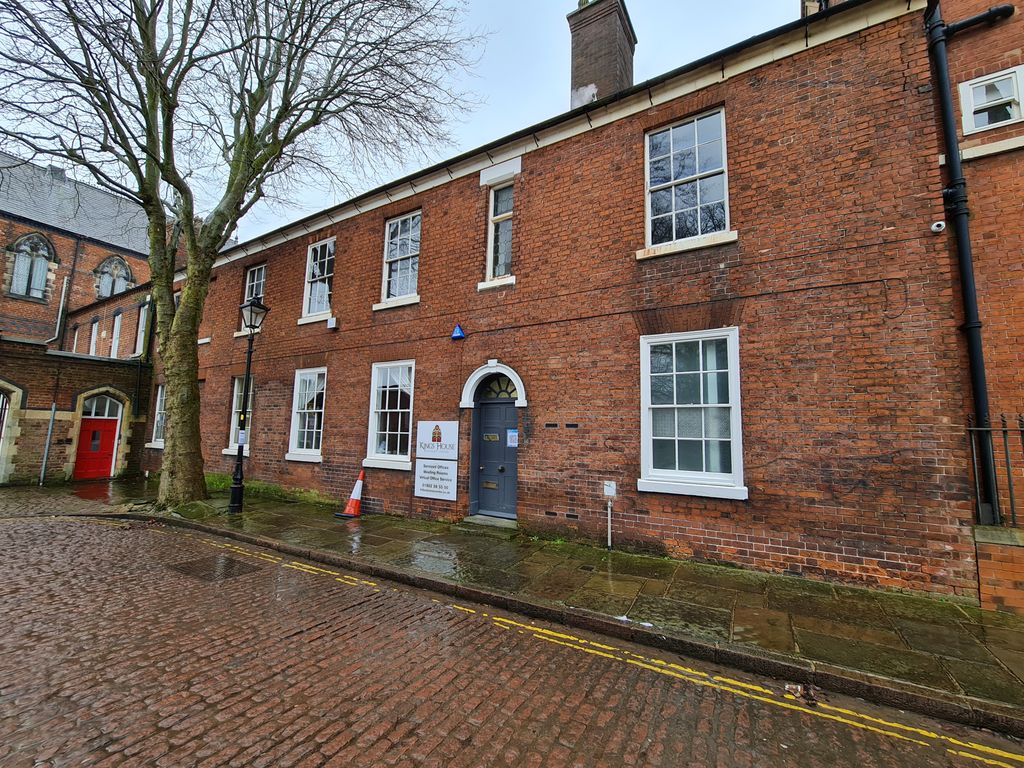 Serviced office to let in St. John's Square, Wolverhampton WV2, £4,500 pa