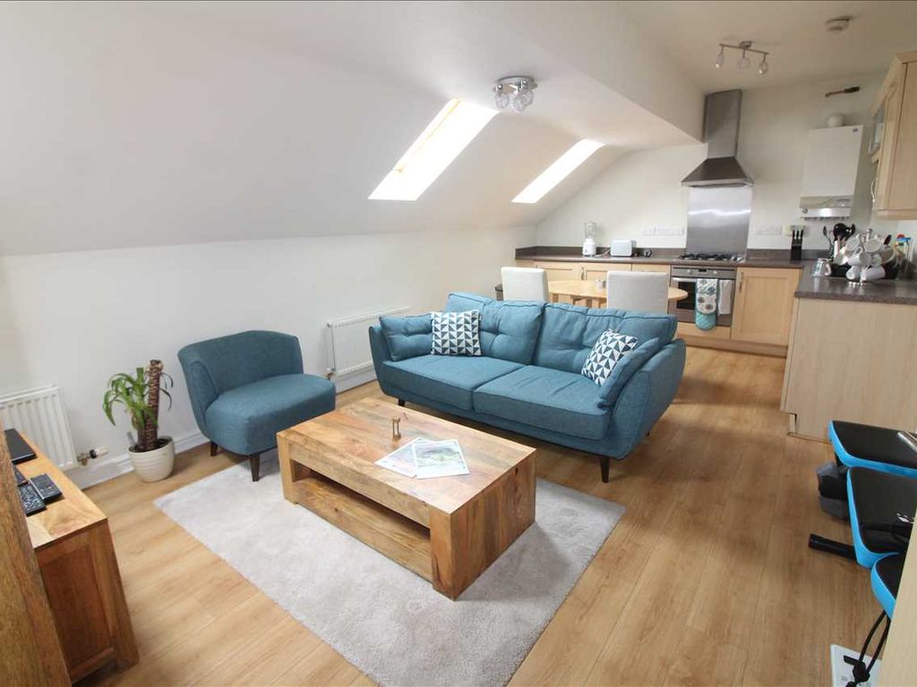 2 bed flat for sale in Mccorquodale Road, Wolverton, Milton Keynes MK12, £175,000