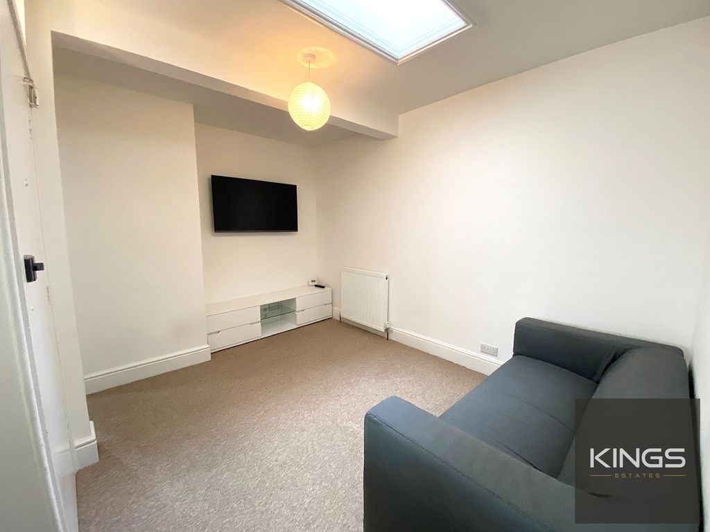 3 bed flat to rent in Kent Road, Southsea PO5, £1,450 pcm