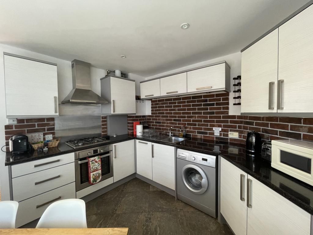 3 bed flat to rent in Burleigh Street, Cambridge CB1, £2,400 pcm