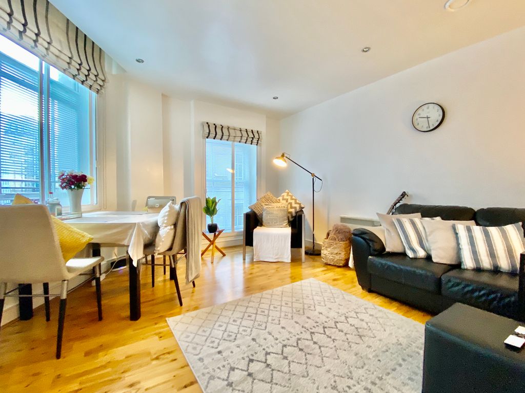 2 bed flat to rent in Bedford Street, Leeds LS1, £1,450 pcm