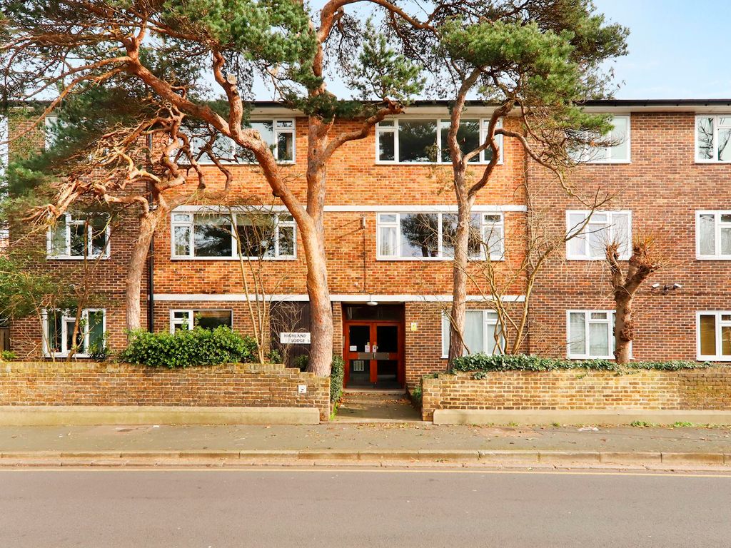 2 bed flat to rent in Highland Lodge, Fox Hill, Crystal Palace, London SE19, £1,750 pcm