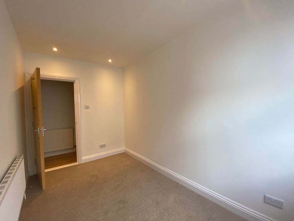 2 bed flat to rent in Kingston Road, Portsmouth PO2, £1,050 pcm