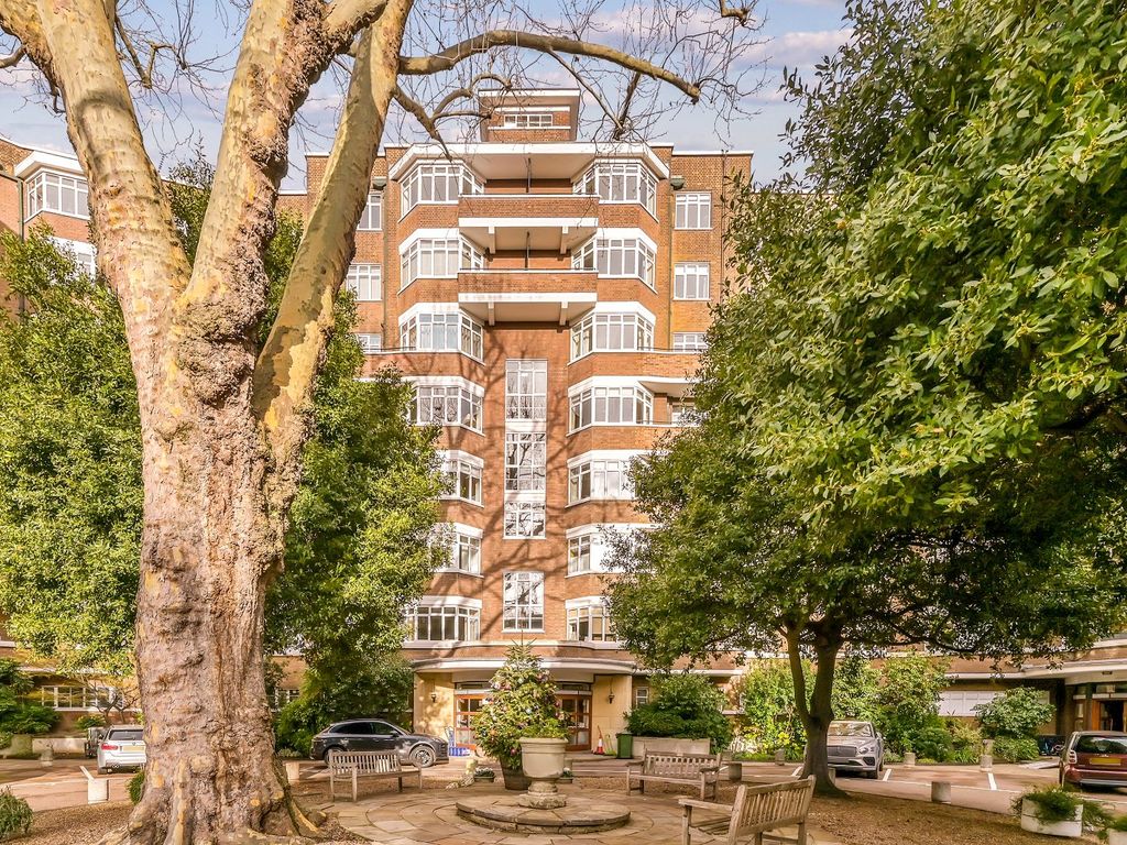 3 bed flat to rent in Melton Court, Onslow Crescent, London SW7, £5,850 pcm