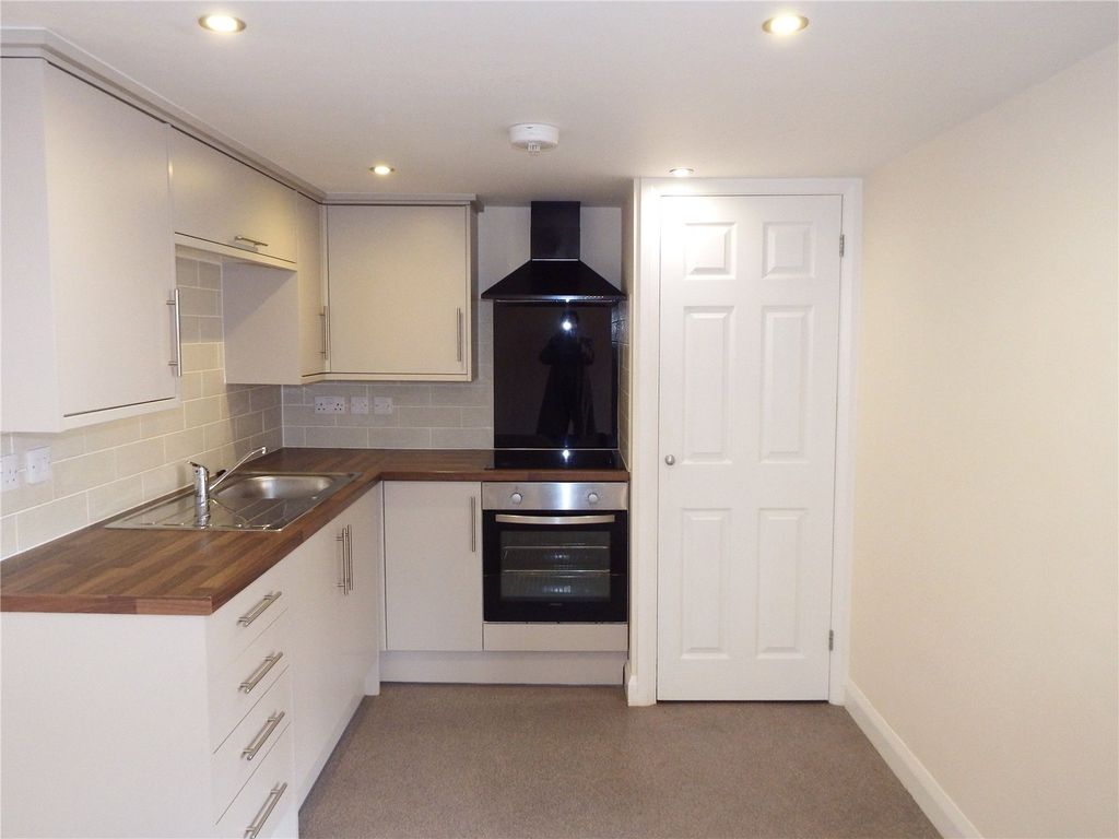 1 bed flat to rent in St. Pauls Street South, Cheltenham, Gloucestershire GL50, £775 pcm