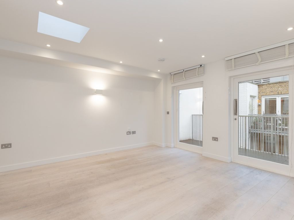 1 bed flat to rent in William Iv Street, London WC2N, £2,687 pcm