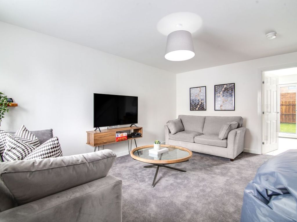3 bed flat to rent in Mull Croft, Birmingham B36, £3,240 pcm