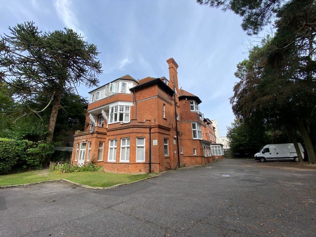 1 bed flat to rent in Derby Road, Bournemouth BH1, £1,000 pcm