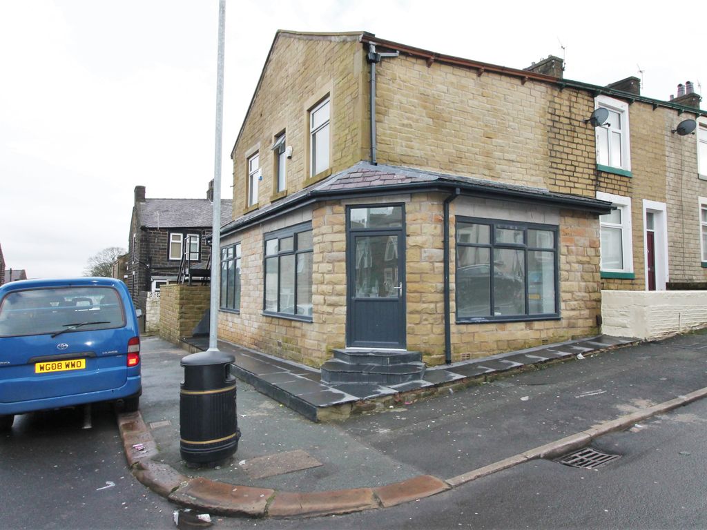 Retail premises to let in Bradshaw Street, Nelson BB9, £9,000 pa
