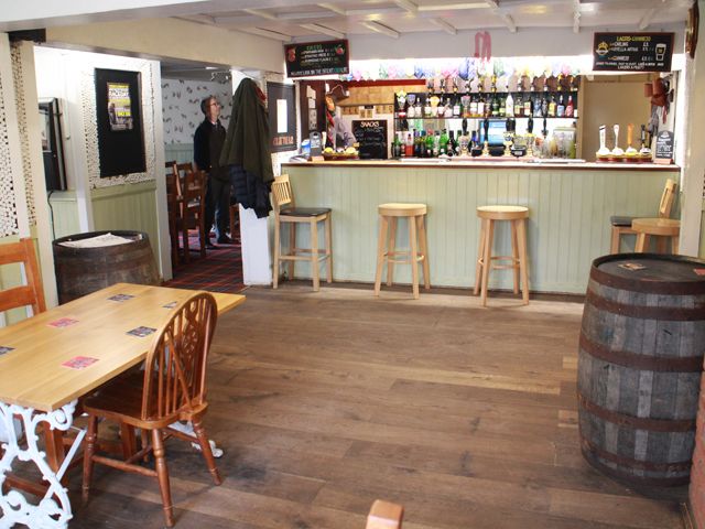 Pub/bar for sale in Stanford Bridge, Worcester WR6, £375,000