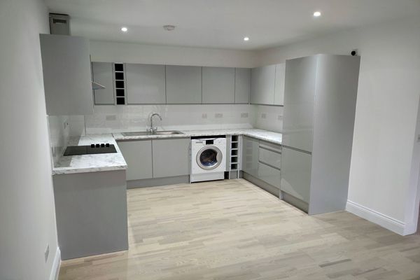 3 bed flat to rent in The Village, Charlton SE7, £2,700 pcm