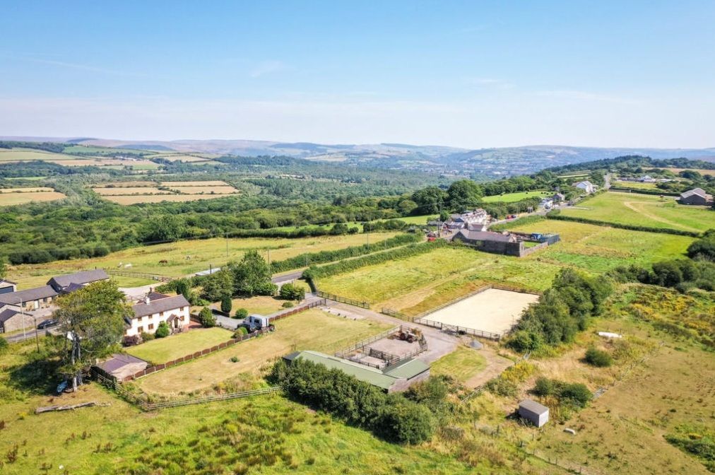 3 bed detached house for sale in Farm Road, Cefn Cribwr, Bridgend CF32, £695,000
