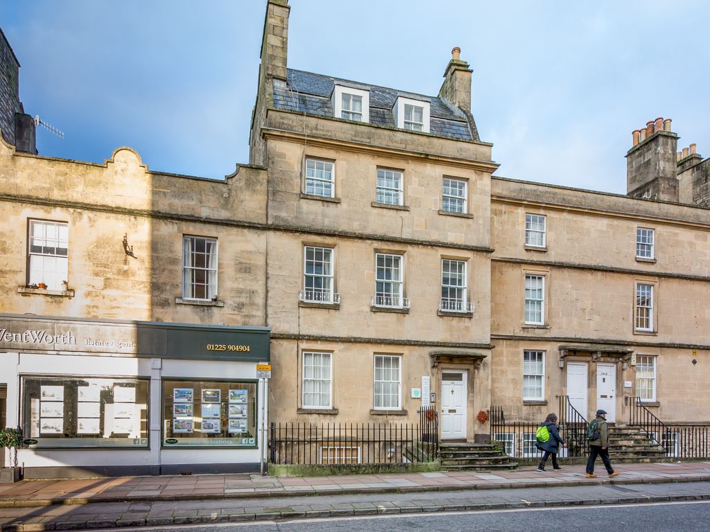 1 bed flat for sale in Monmouth Street, Bath BA1, £200,000