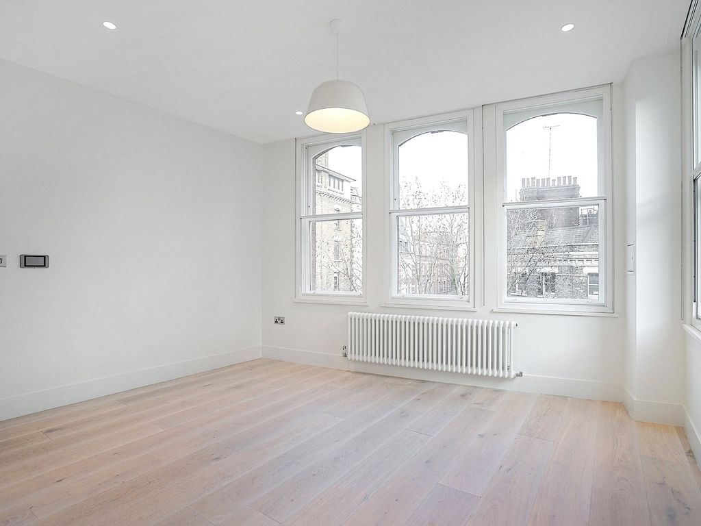 2 bed flat to rent in Little Newport Street, London WC2H, £3,445 pcm