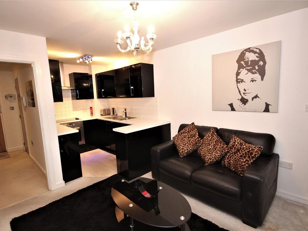 1 bed flat to rent in Suffolk Street Queensway, Birmingham B1, £850 pcm