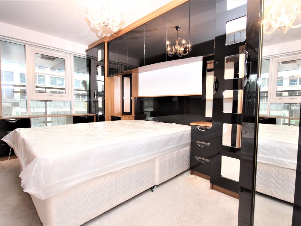 1 bed flat to rent in Suffolk Street Queensway, Birmingham B1, £850 pcm