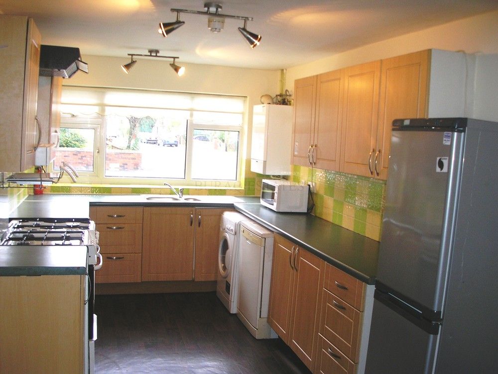 5 bed semi-detached house to rent in Talbot Road, 5 Bed, Fallowfield, Manchester M14, £433 pppm